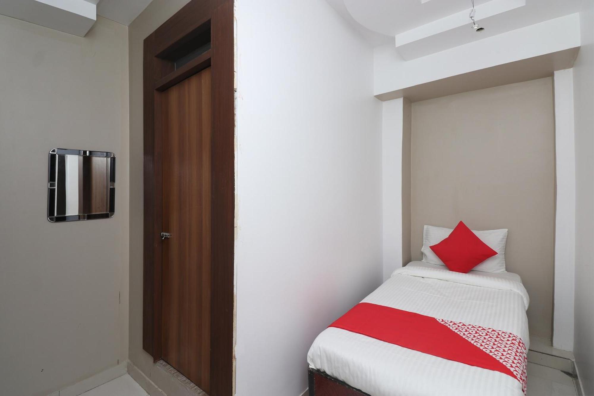 Hotel O Swastik Resort Colonelganj Kültér fotó