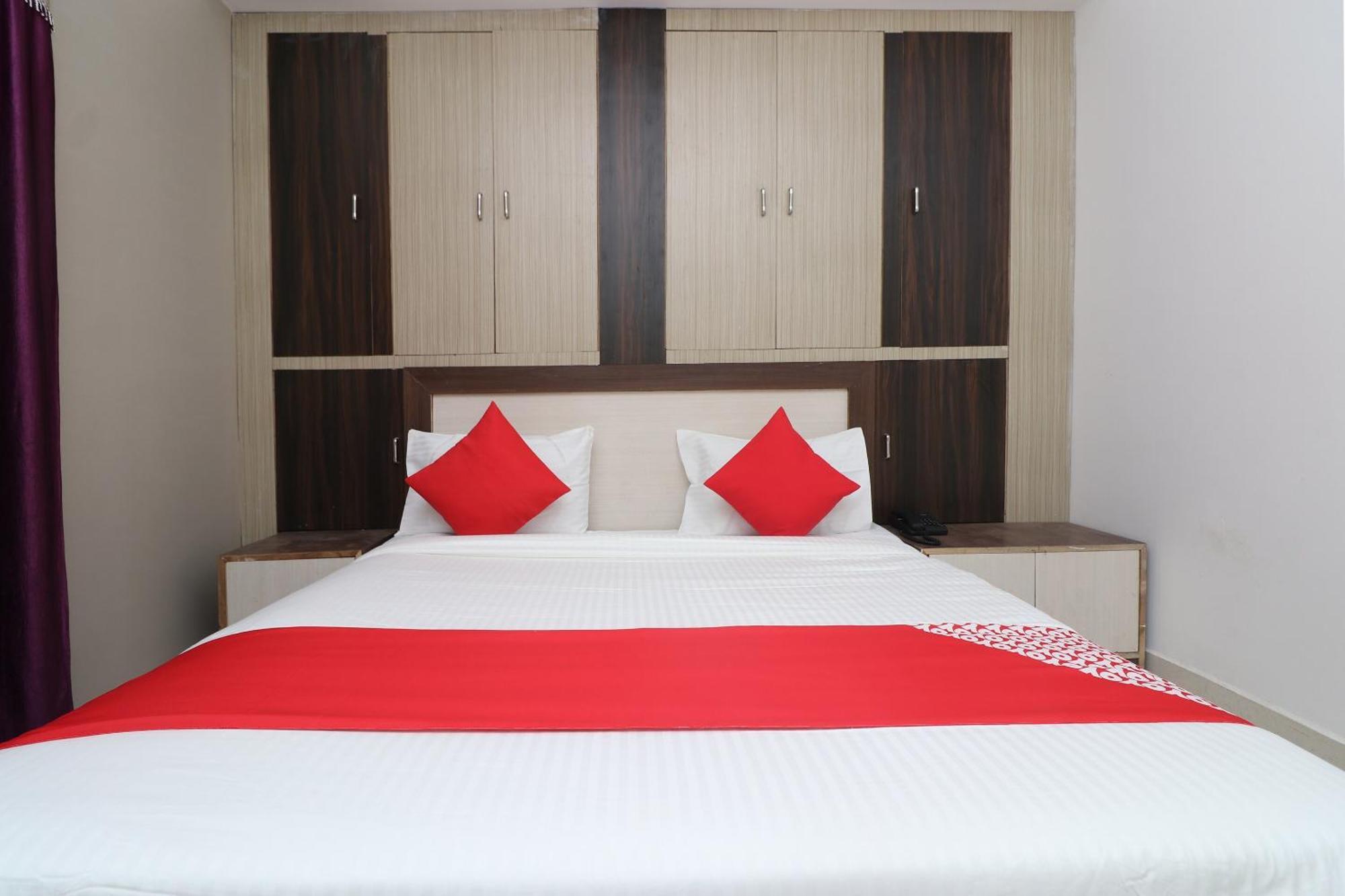 Hotel O Swastik Resort Colonelganj Kültér fotó