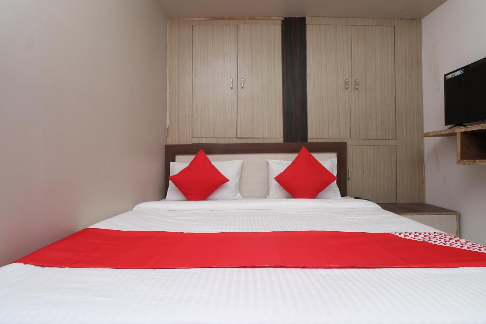 Hotel O Swastik Resort Colonelganj Kültér fotó